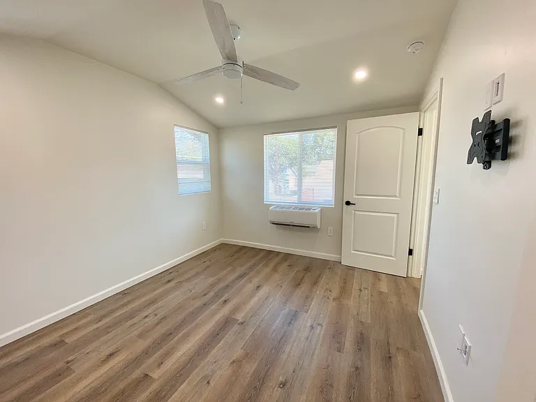 423 Saratoga St — Photo 14