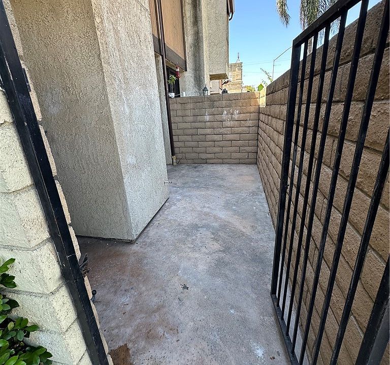 1st image of 2674 Clarendon Ave