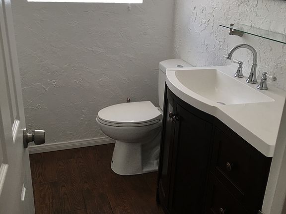 3rd image of 944 N San Vicente Blvd APT 8