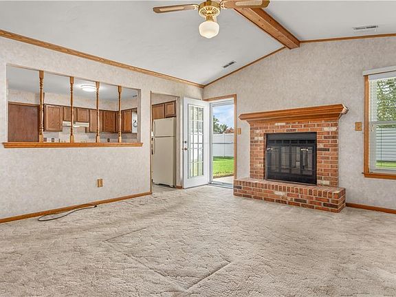 5th image of 1121 Eaglewood Dr