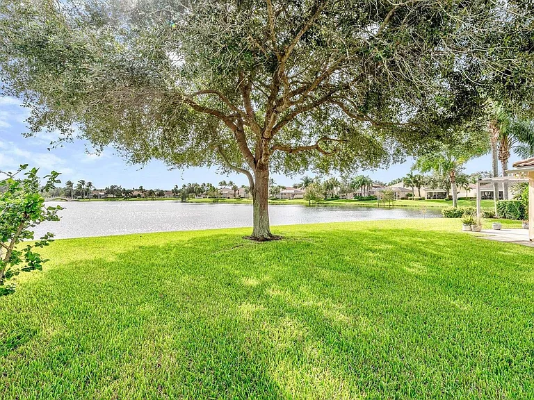 8270 Eleuthera Ln — Photo 28