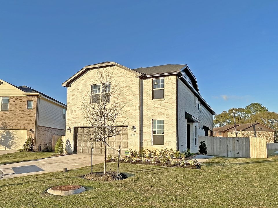 1st image of 160 Majestic Shores Ln