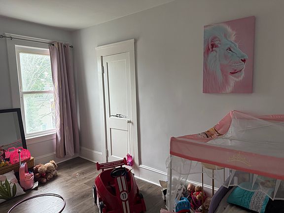 5th image of 271 Coe St #3R