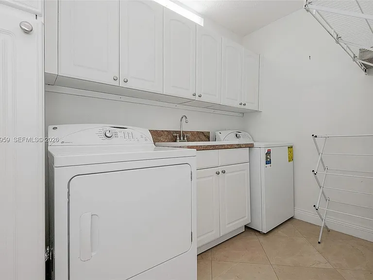 8855 Collins Ave #8J — Photo 23