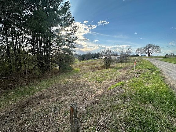 3rd image of 139 Edgewood Rd