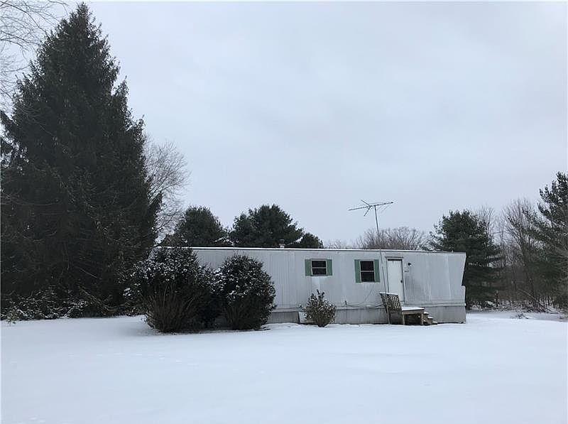 2nd image of 9882 S Lake Rd