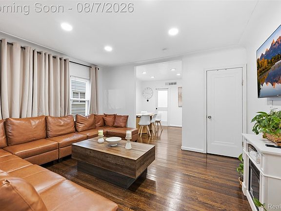 5th image of 18711 Dalby St