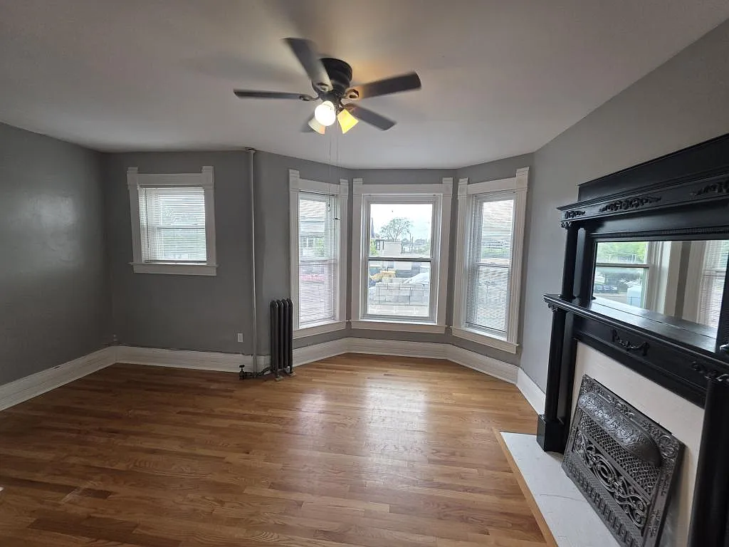 5853 3rd Ave, unit 8 — Photo 2