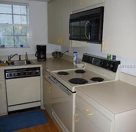 5th image of 2210 Vista Del Sol Cir Unit 512