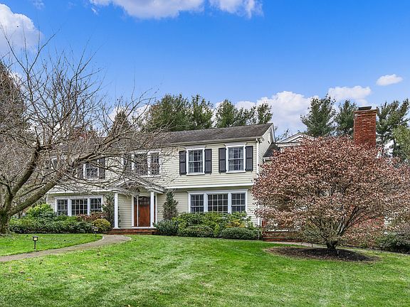 3rd image of 15 Old Farm Ln