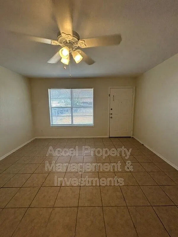 2 bed, 1.0 bath, $600 — Photo 2