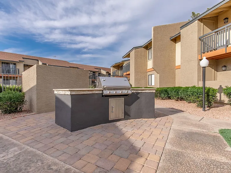 Tesoro Apartments — Photo 12