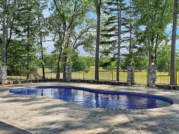 3rd image of 28 Lakeland Dr