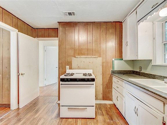4th image of 3604 Childress St
