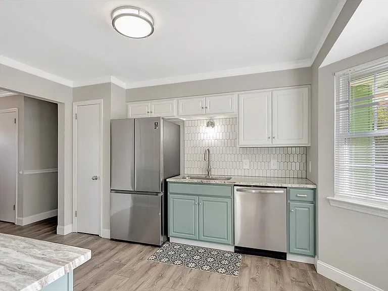 8102 Gladys Ln — Photo 8