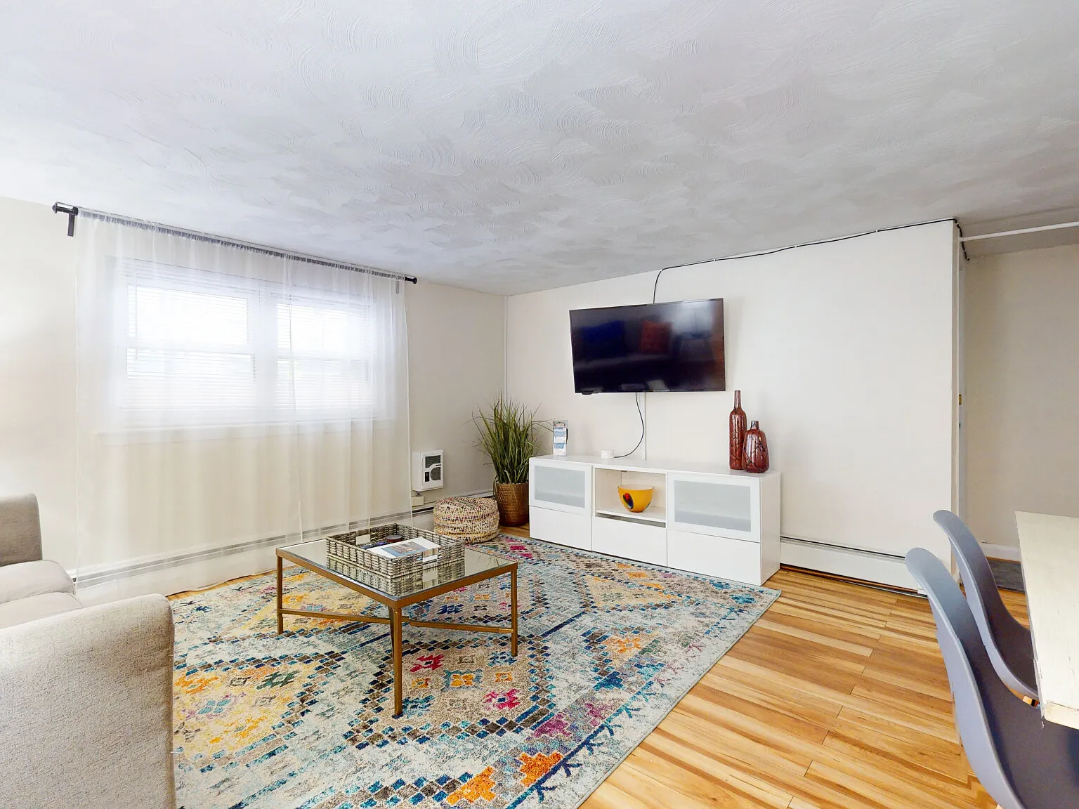 1 bed, 1.0 bath, 700 sqft, $4,415 — Photo 1