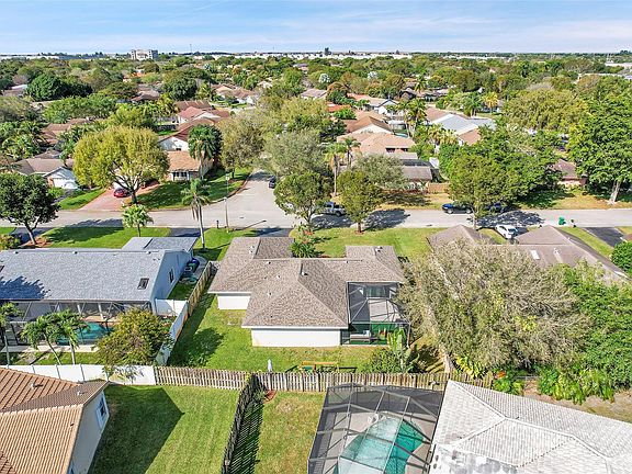 4th image of 4391 NW 112th Avenue