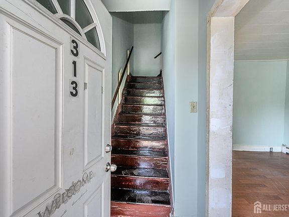 4th image of 313 Wagner Ave
