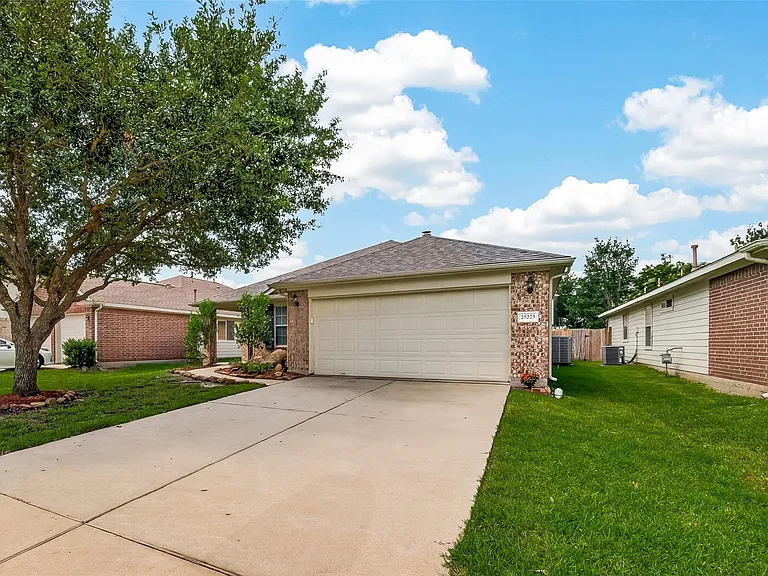 25223 Clover Ranch Dr — Photo 4