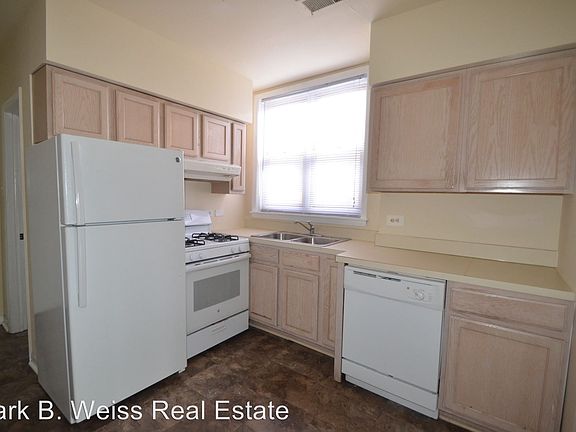 2nd image of 1933 N Sheffield Ave APT 3F