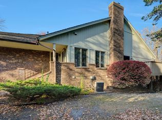 512 Holly Cir, Wayzata, MN 55391