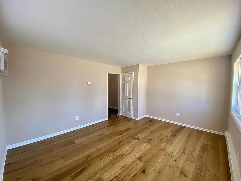 403 N Main St — Photo 2