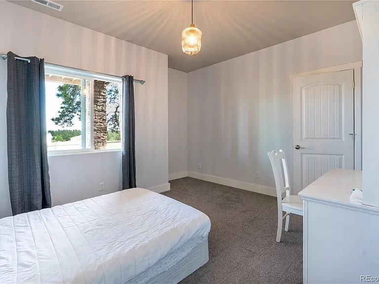 601 Pioneer Hvn — Photo 21