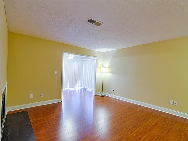 1808 Augusta Dr SE — Photo 2