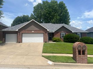 853 E Meadow Garden Ct, Nixa, MO 65714