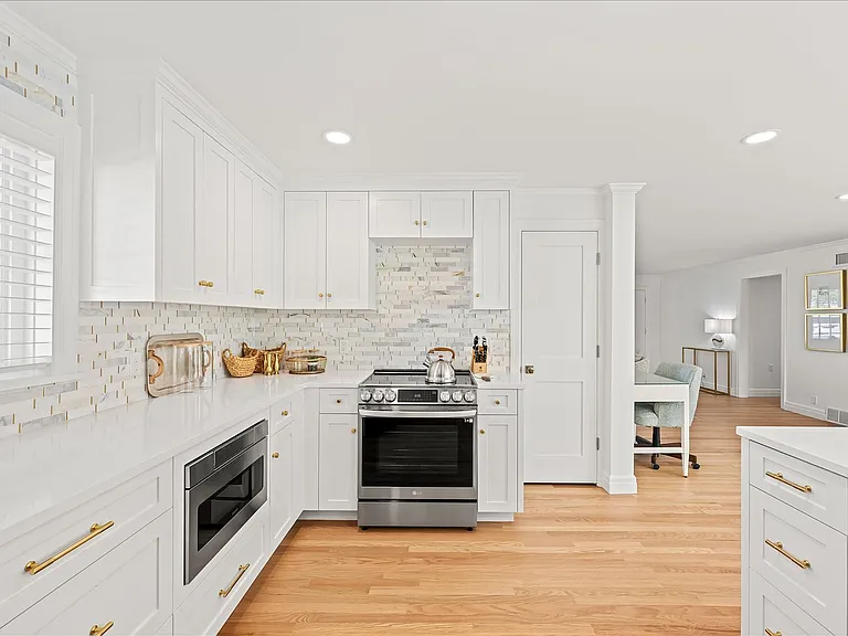 6521 Avondale Dr — Photo 14