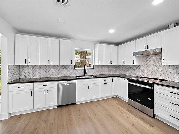 3rd image of 5926 Old Lodge Dr