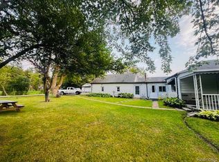 26197 Pennsylvania Rd, Brownstown, MI 48174