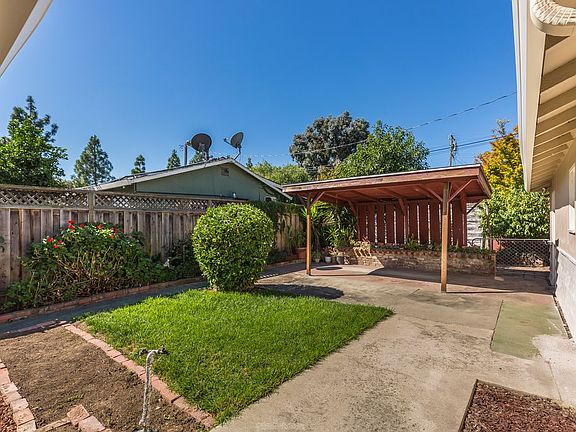 5th image of 569 Clifton Ave