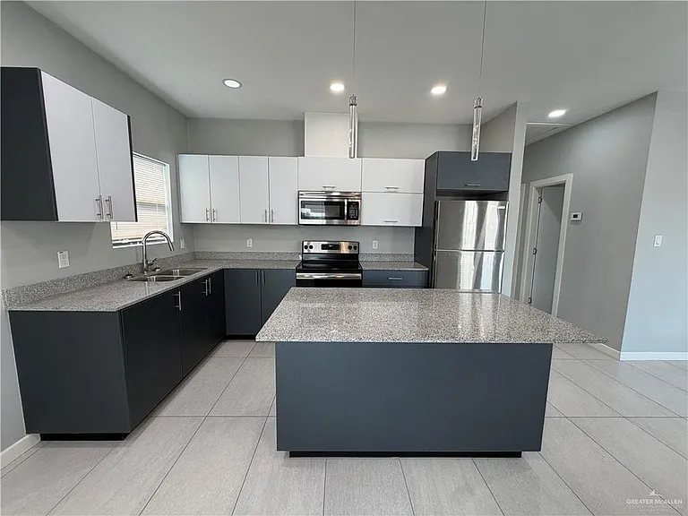 2022 Summerland Ln #1 — Photo 2