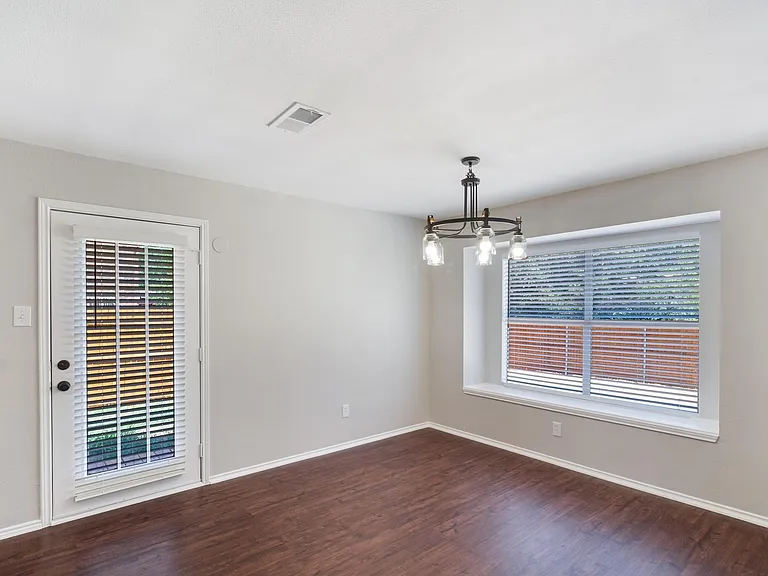 4729 Woodhaven Ln — Photo 15