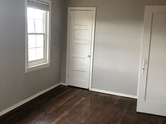 3rd image of 424 1/2 N Jefferson St