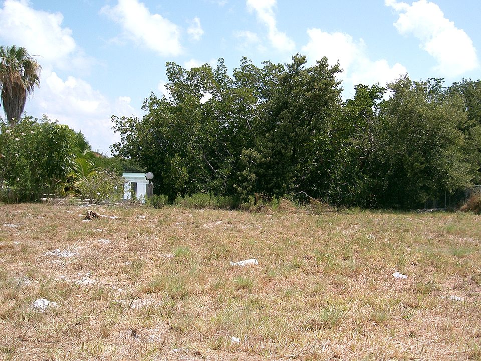 1st image of 527 Avenida Primiceria