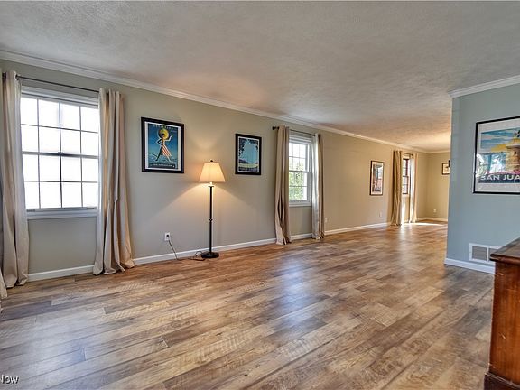 3rd image of 108 Pine Hollow Cir