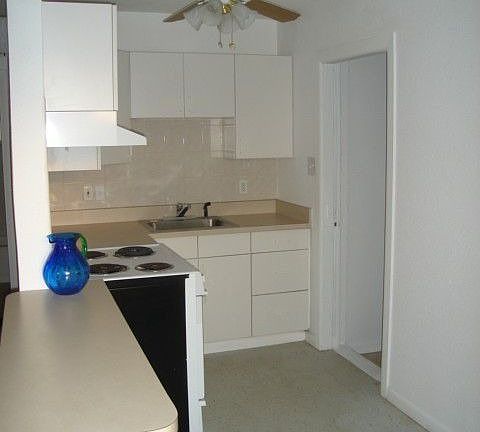 Kitchen, tiled back splash