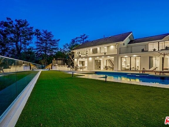 4th image of 4514 Ellenita Ave