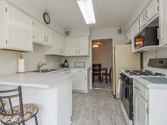 4th image of 9041 Somerset Ct #9041