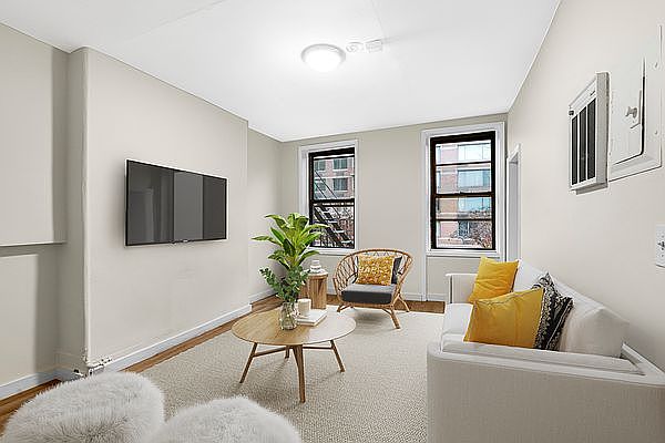 1st image of 729 9th Ave APT 3A