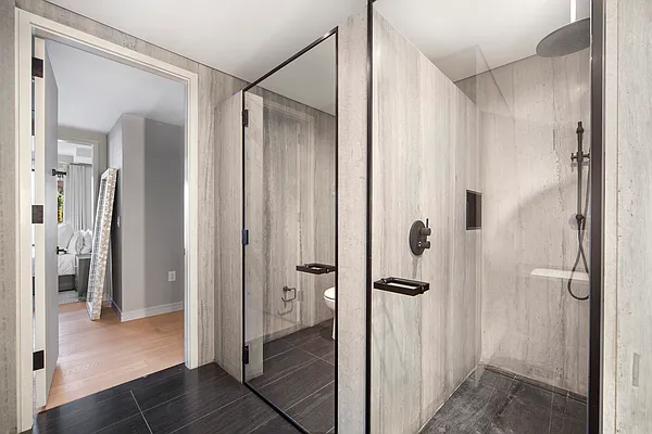 Sold by Compass | media 22