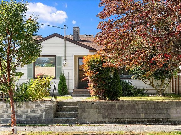 Conveniently located in Highland Park 