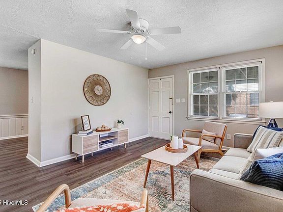 3rd image of 412 Dove Place