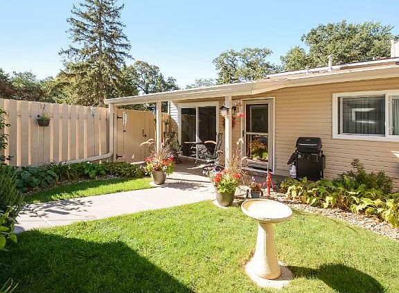 3rd image of 5602 N Innsbruck Ct NE