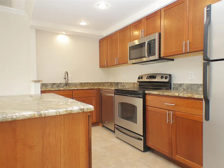 6211 W Northwest Hwy #G112 — Photo 29