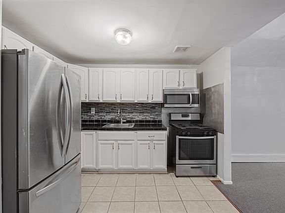 5th image of 123 Watkins St #2