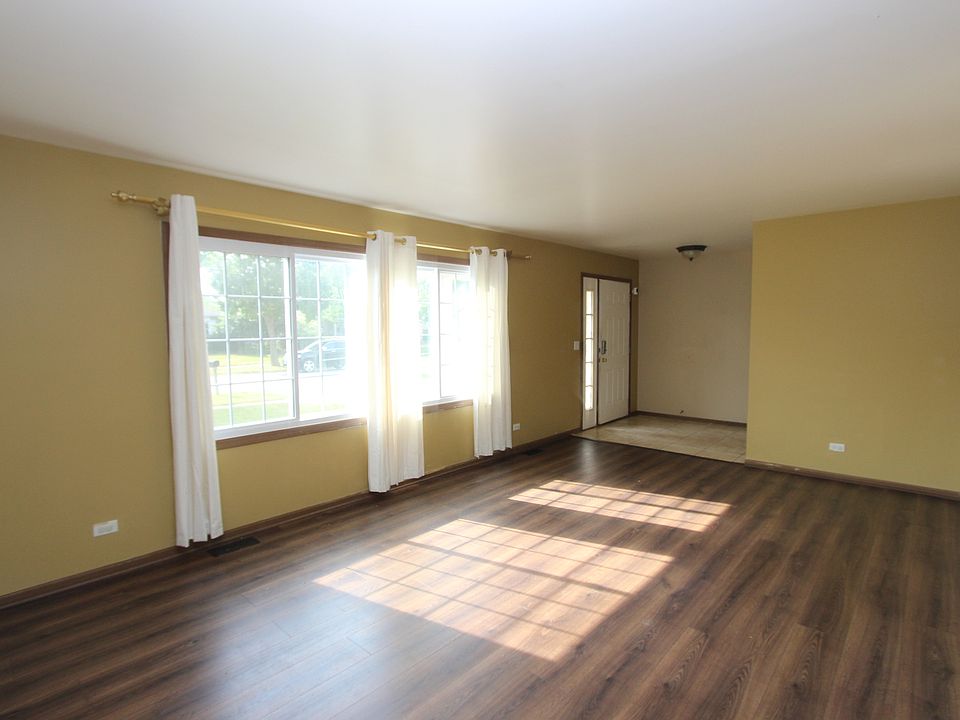 2851 Brisbane Dr, Lake In The Hills, IL 60156 Zillow