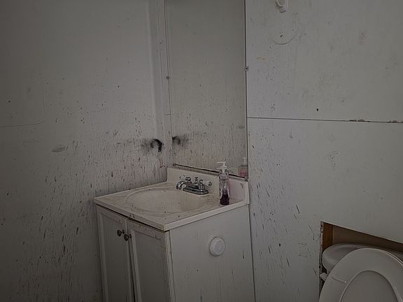 4th image of 2063 W Point Rd #1